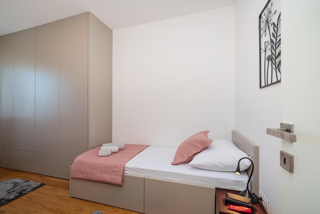 D-Apartment - With Garage And Balcony Zadar Exterior foto